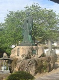 日蓮聖人銅像２
